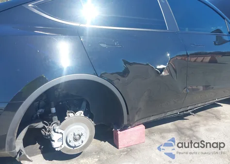 2025 Tesla Model Y Long Range Dual Motor Rear-Wheel Drive from USA, damaged, VIN 7SAYGDED5SF248415